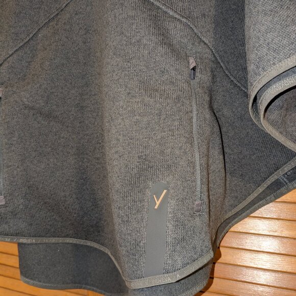 INDYEVA Satu Poncho Fleece Polartec Pullover Snap Shawl Size Small Dark Gray - Picture 6 of 13